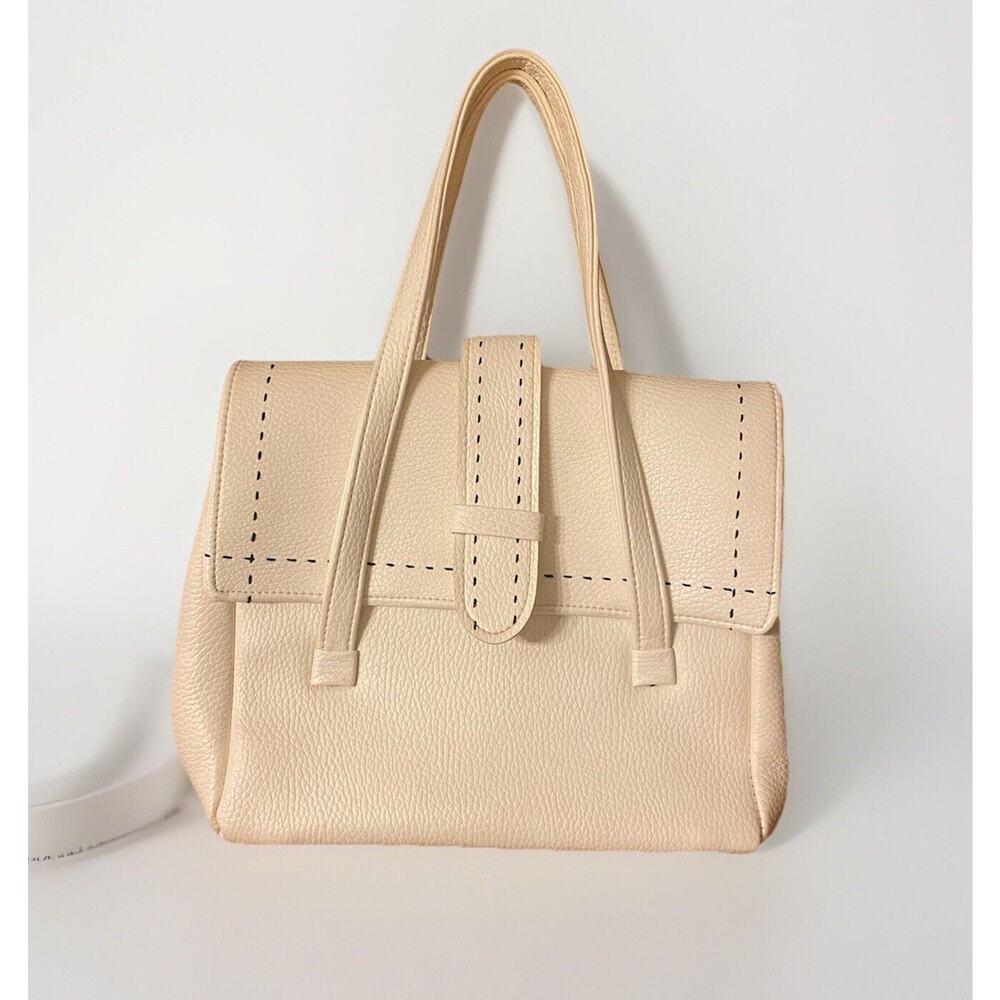 JR USA Pebbled Leather Cream Purse With Black Stiching And Gold Clasp